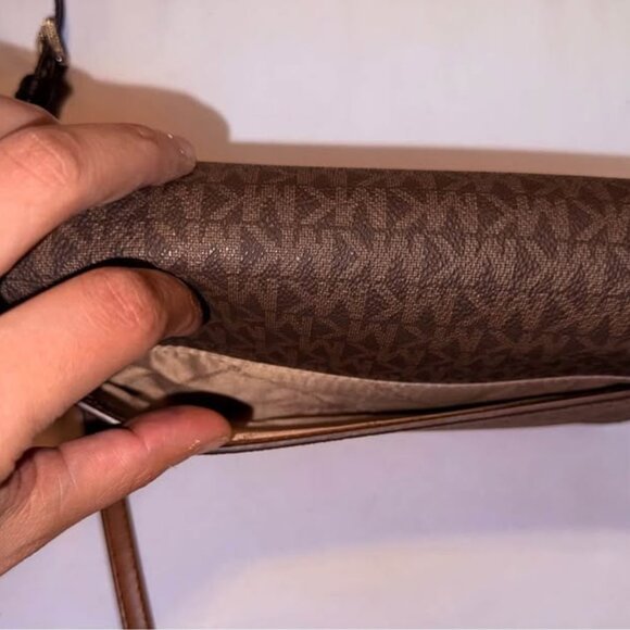 Brand New Michael Kors Crossbody Purse - Picture 6 of 7